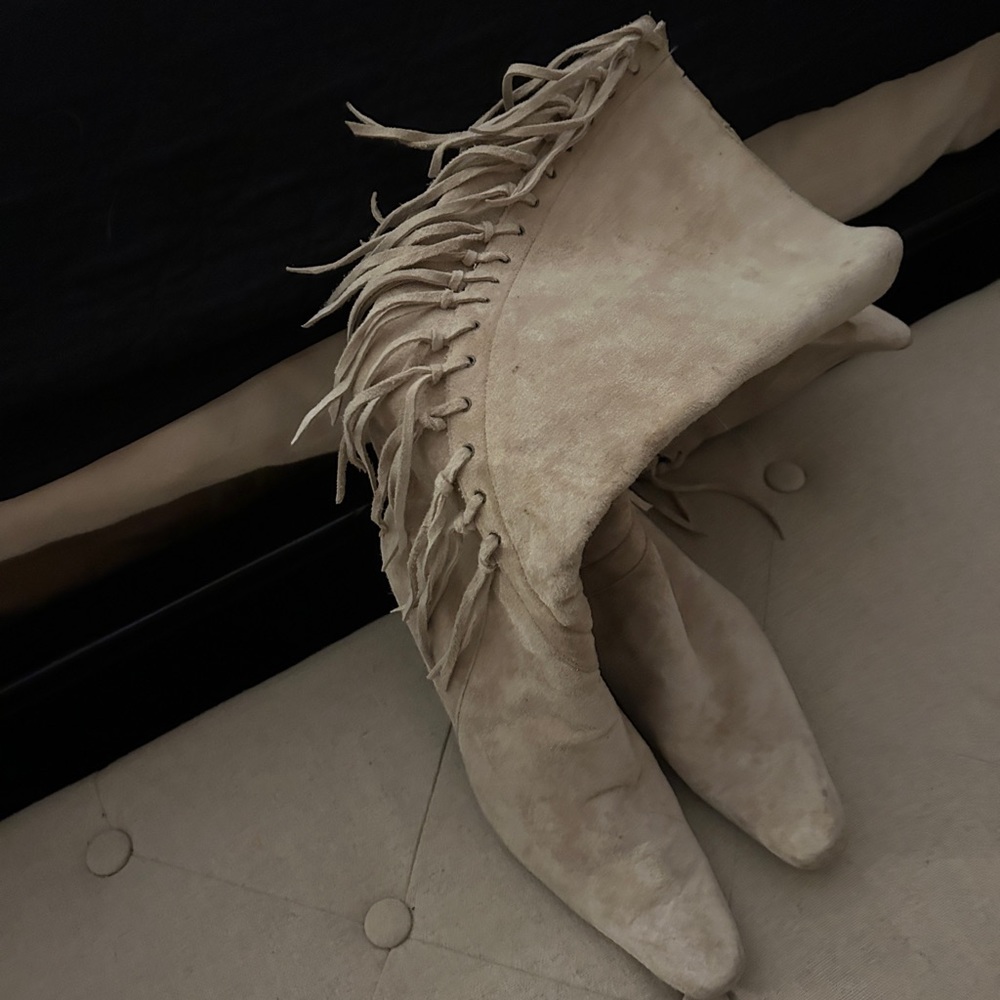 Beautiful Elle Menno Fridge cream heeled boots